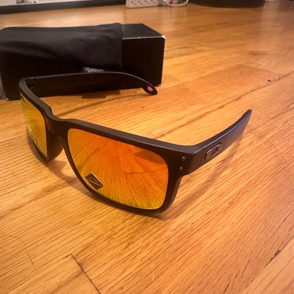Oakley Holbrook
